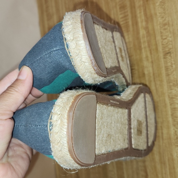 J. CREW Striped Canvas Slip on Espadrille Flats - Blue and Teal, size 10 - Picture 3 of 11